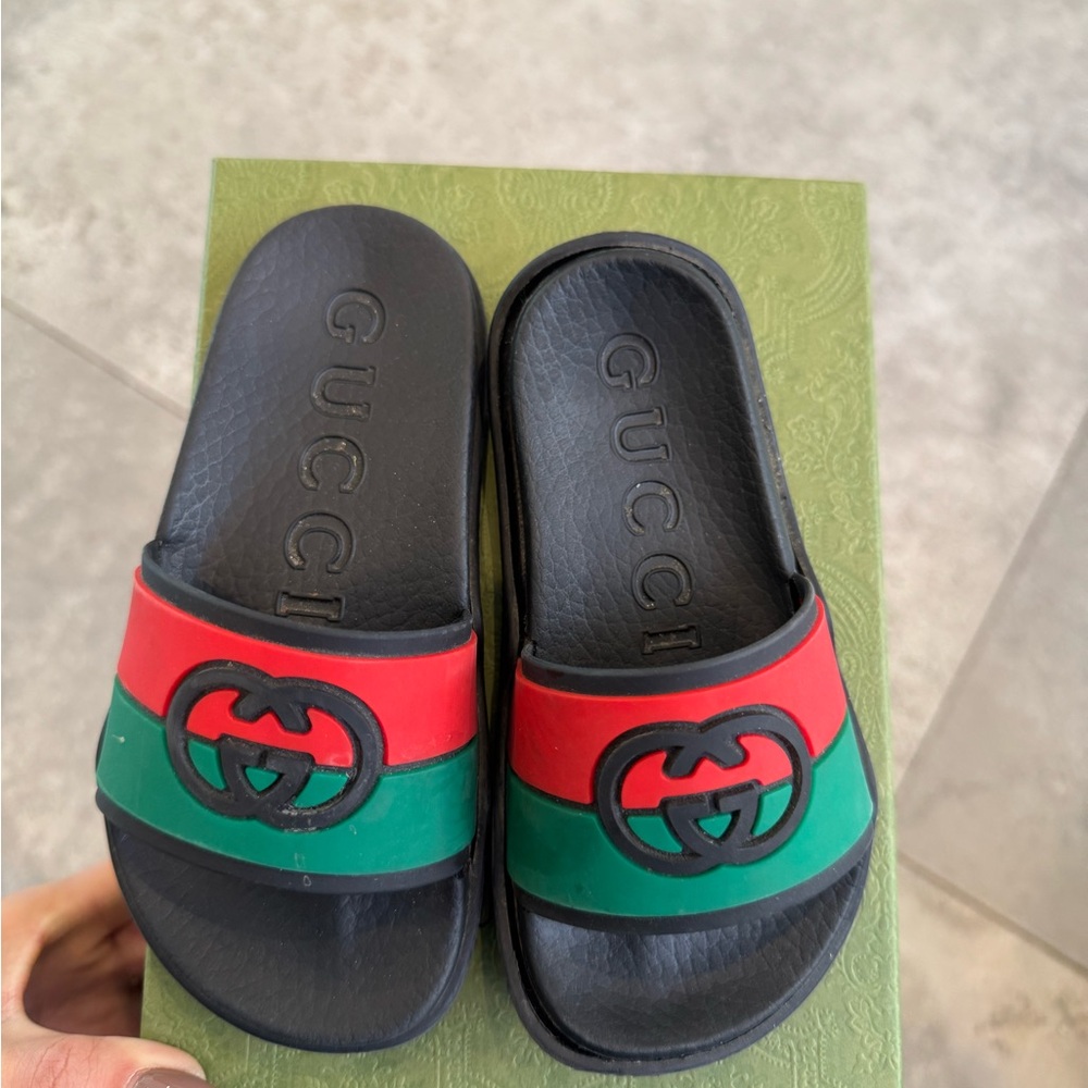 Gucci Black and Green Slide Sandals - Picture 2 of 3